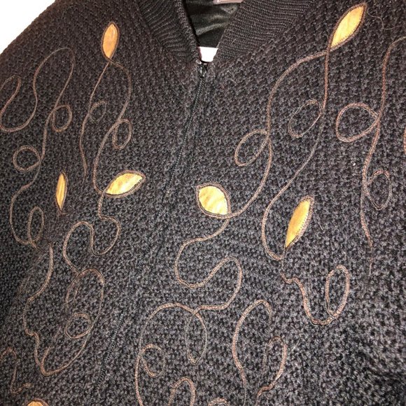 tundra VINTAGE 1980s INCREDIBLE heavy leather leaves applique Sweater Co… - Picture 4 of 4